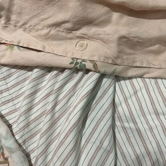 Pottery Barn Blush Floral - 2 standard pillow cases and 3 Euro shams. - Picture 7 of 7